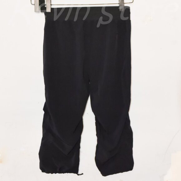 2 pairs of  Spyder‎ Ladies' Active Woven Capri, Black, Black Camo.Price is for 2 - Picture 4 of 9